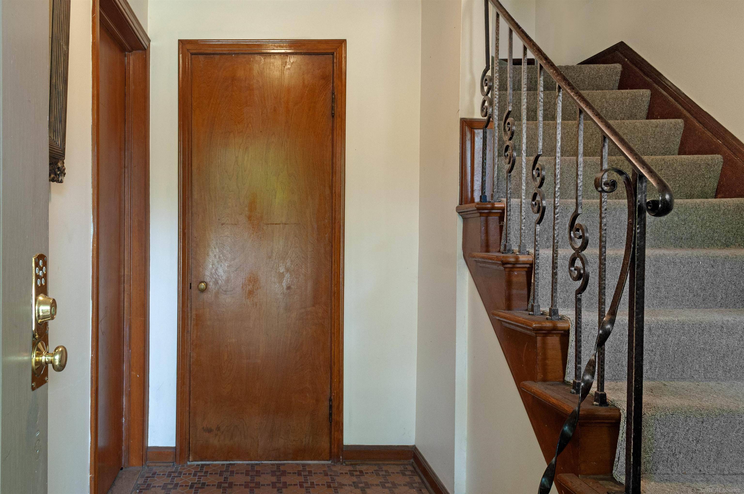 Grosse Pointe, MI 48230,497 Neff RD