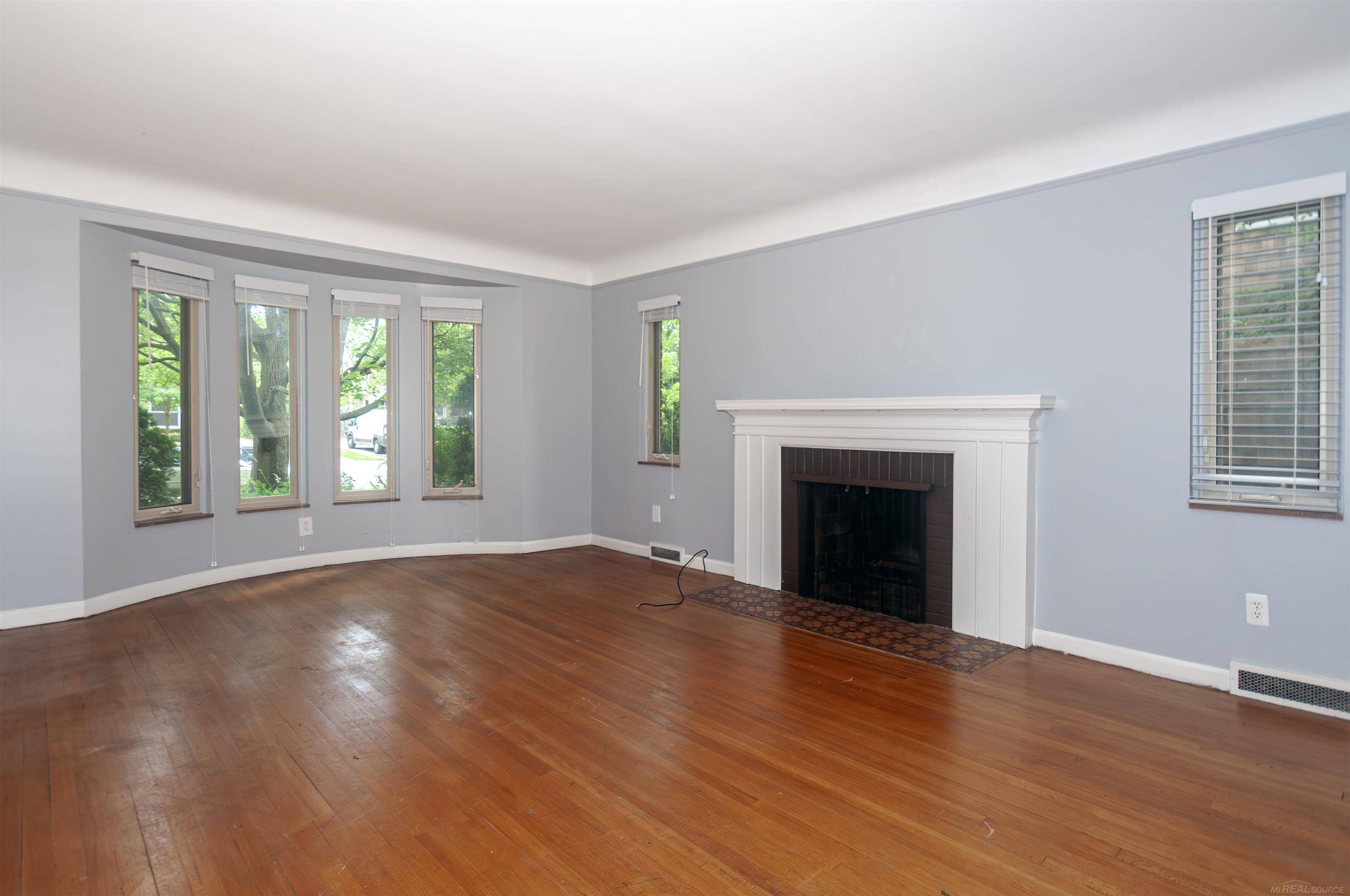 Grosse Pointe, MI 48230,497 Neff RD