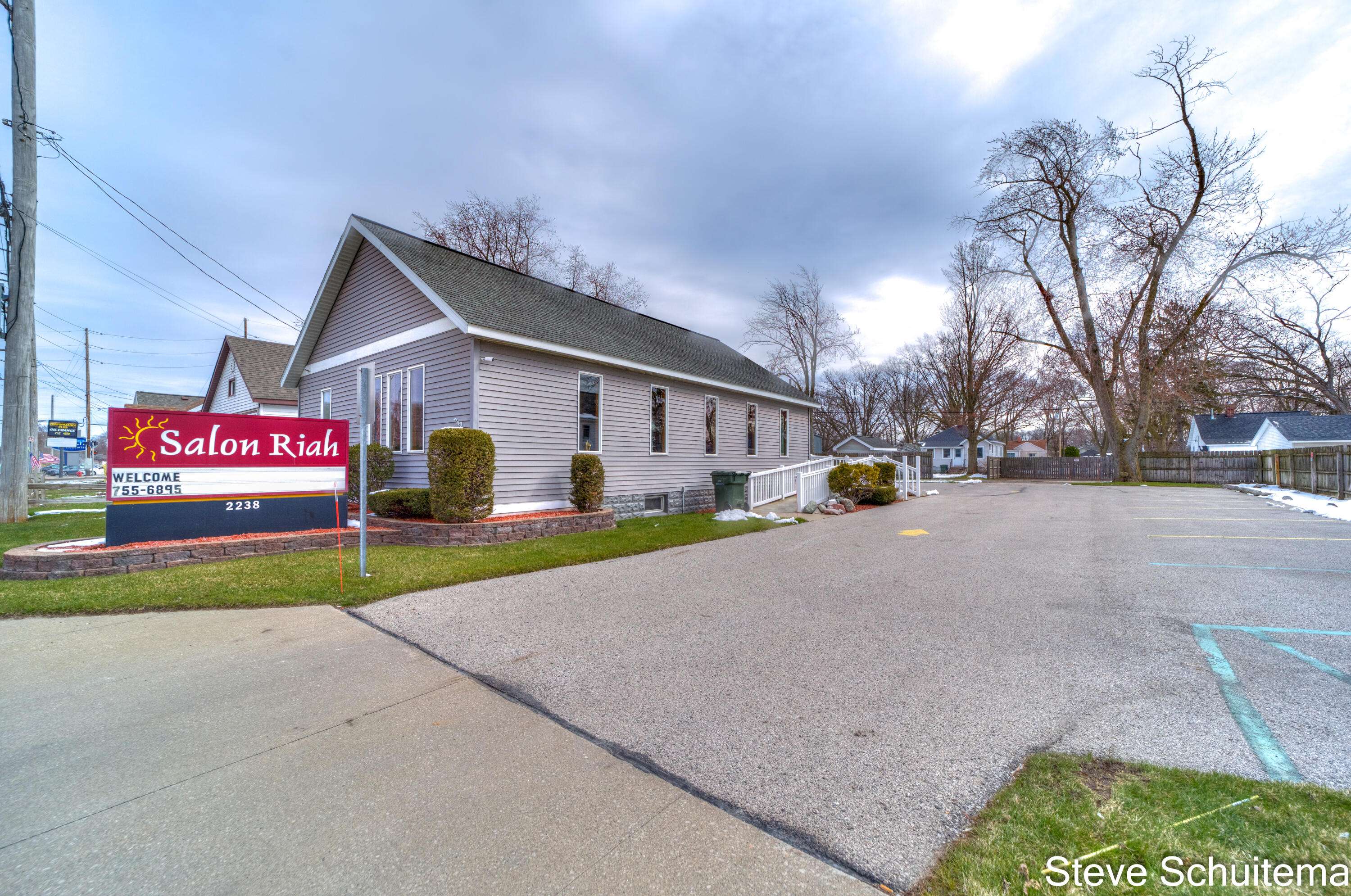 Muskegon, MI 49441,2238 Henry ST