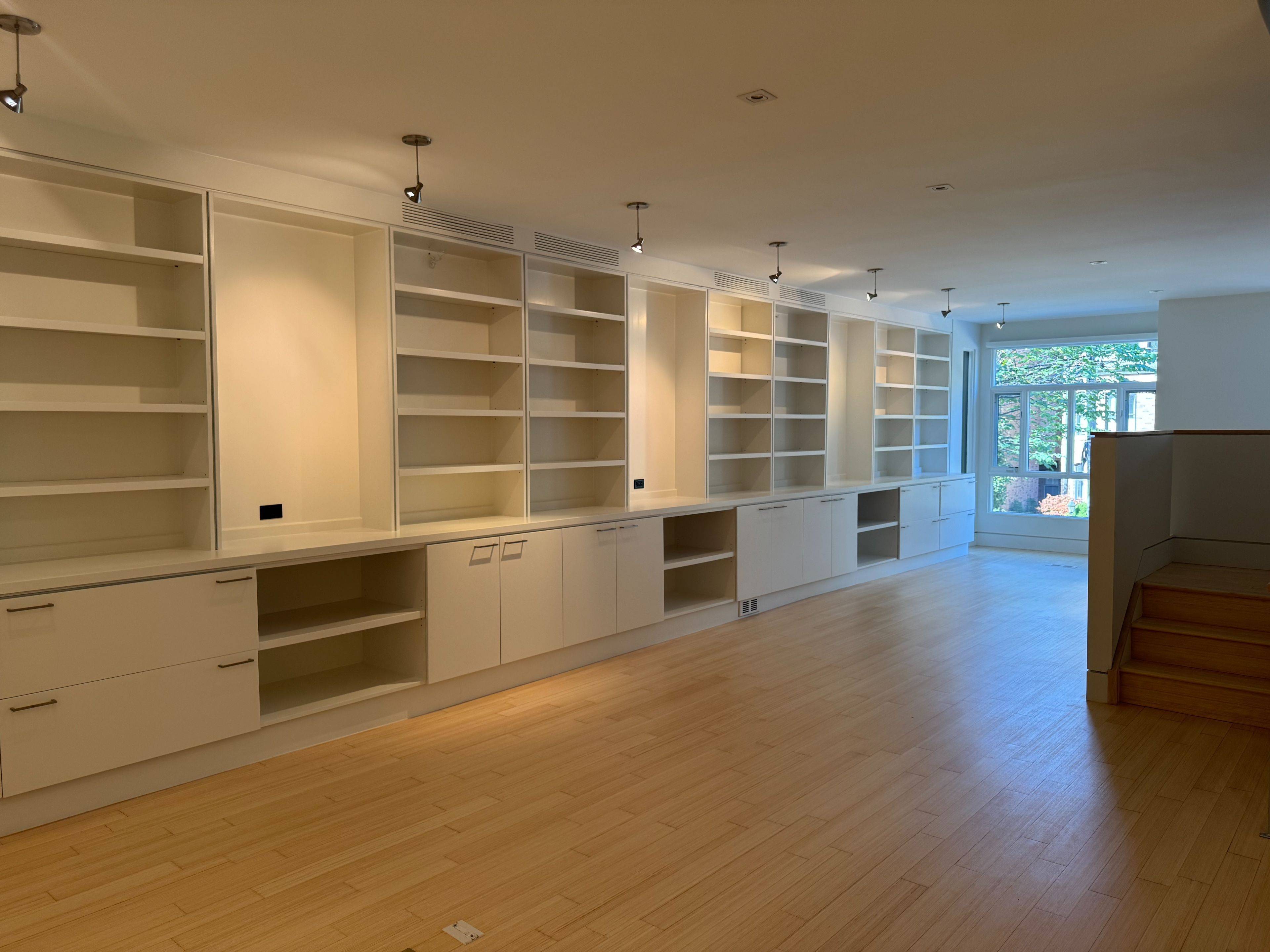 Toronto C02, ON M5R 1C5,21 Lowther AVE