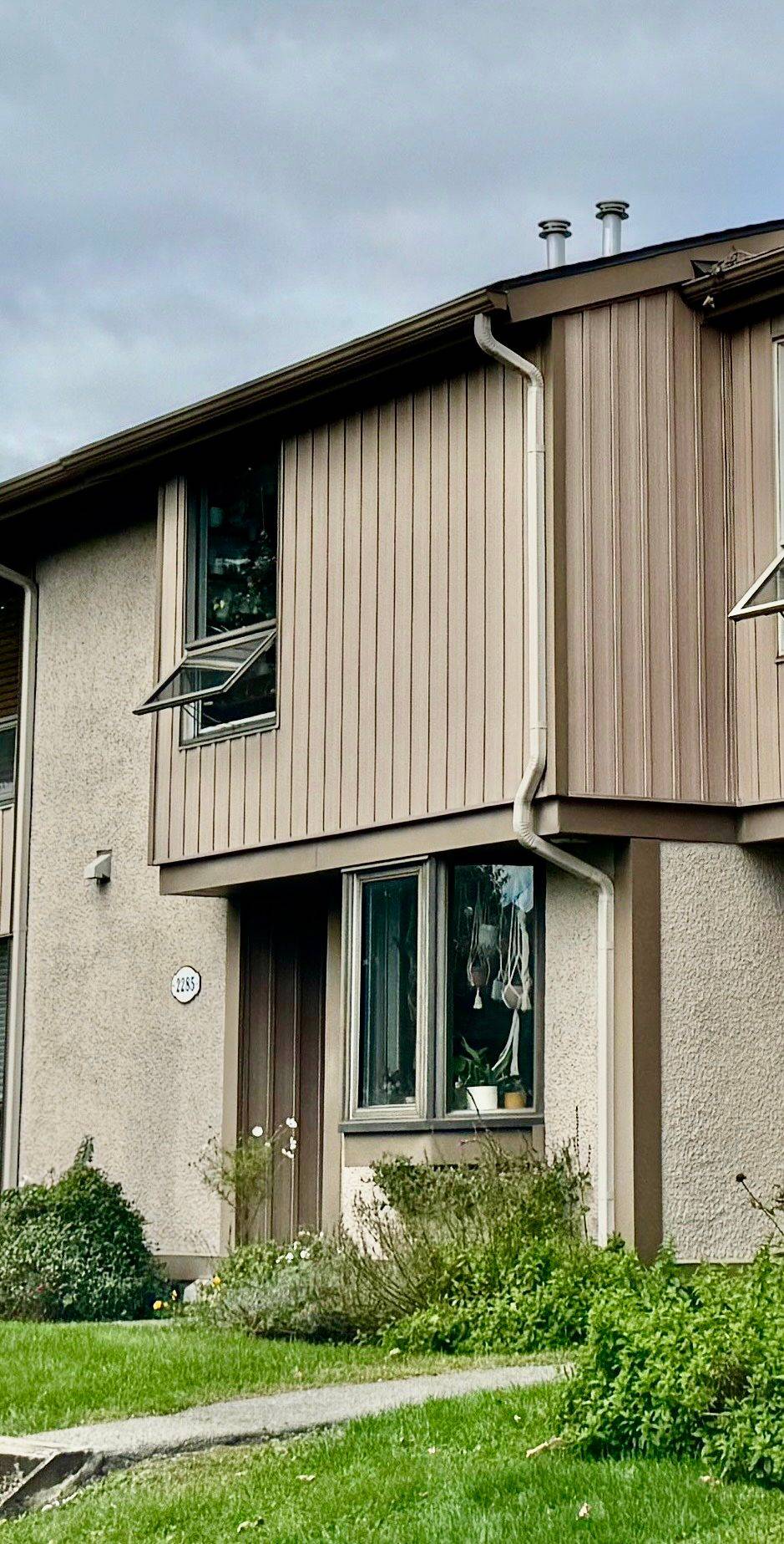 Cyrville - Carson Grove - Pineview, ON K1B 4N7,2285 STONEHENGE CRES