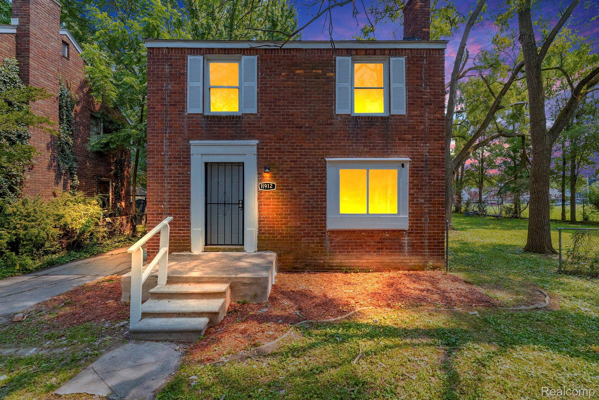 Detroit, MI 48224,11912 Lakepointe ST