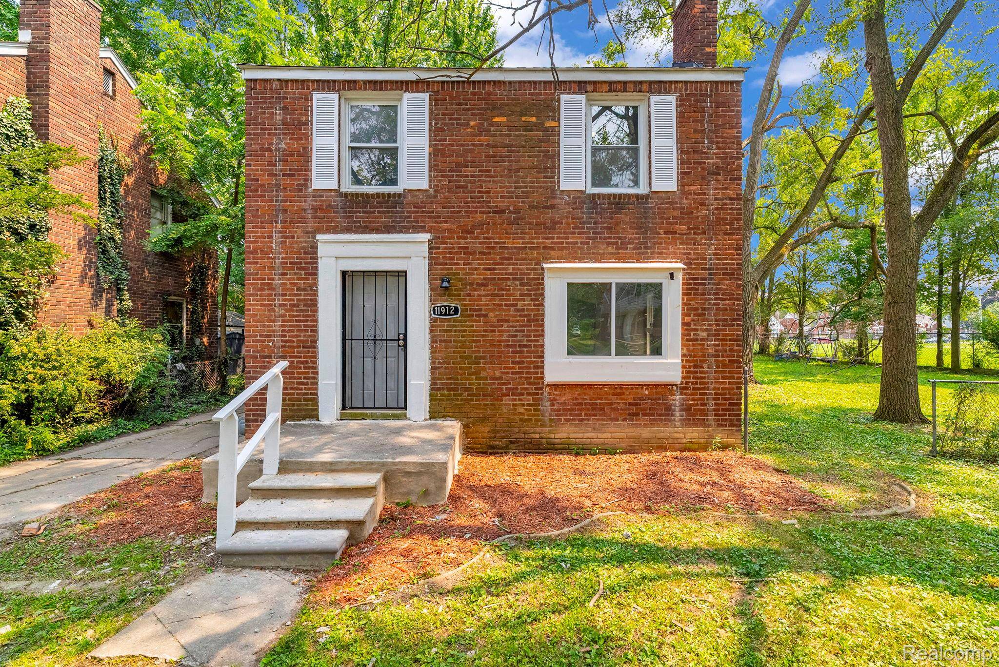 Detroit, MI 48224,11912 Lakepointe ST