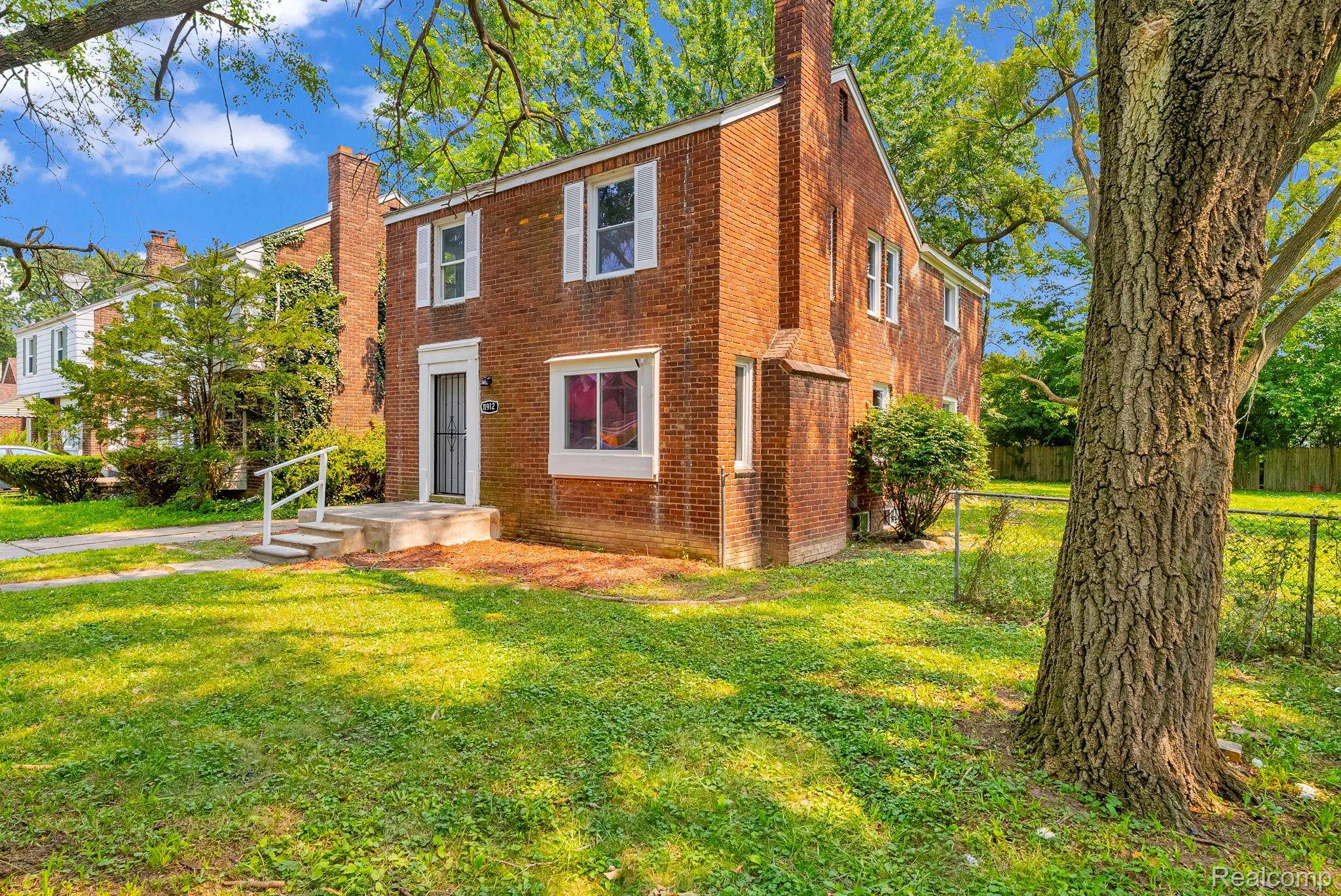 Detroit, MI 48224,11912 Lakepointe ST