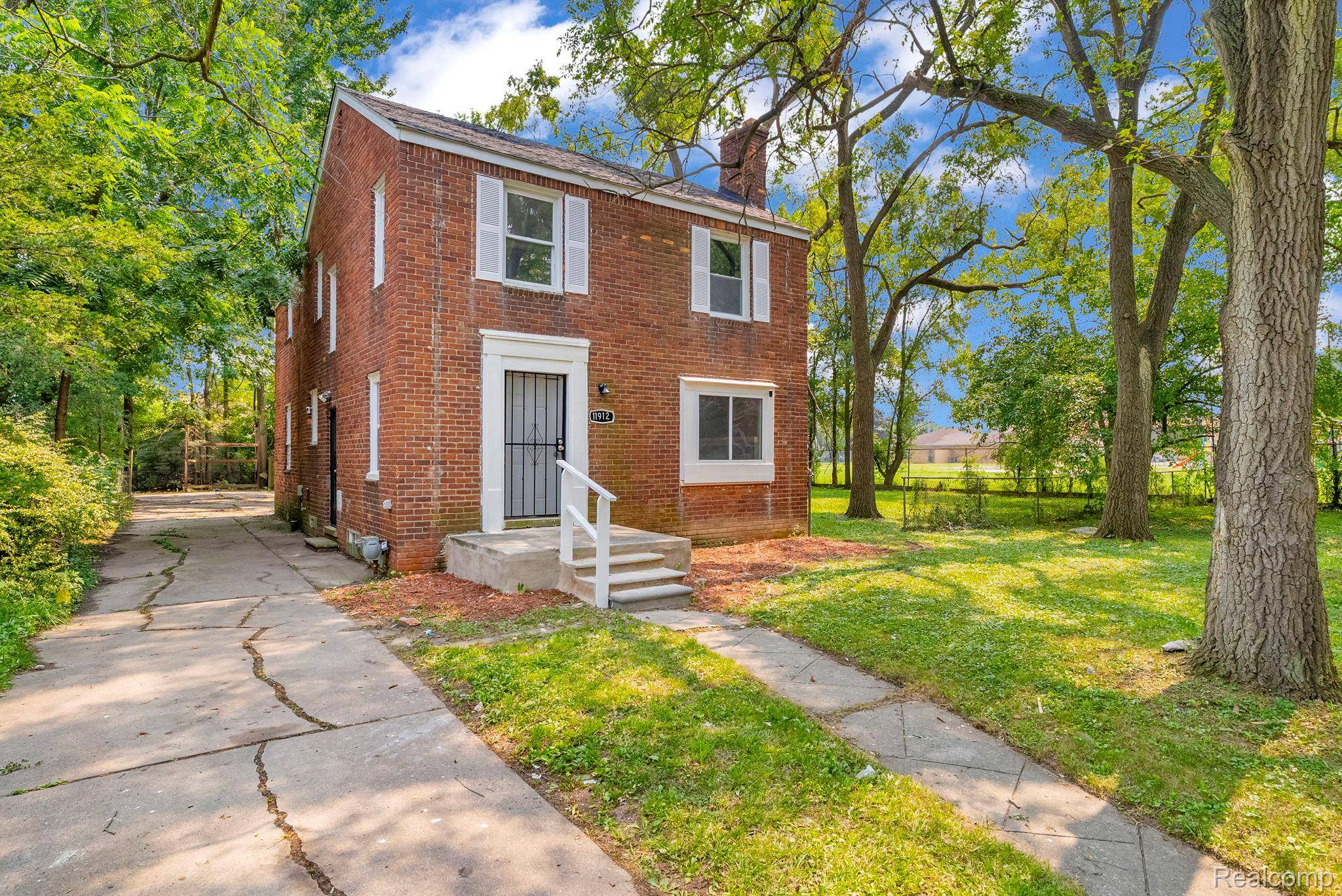 Detroit, MI 48224,11912 Lakepointe ST