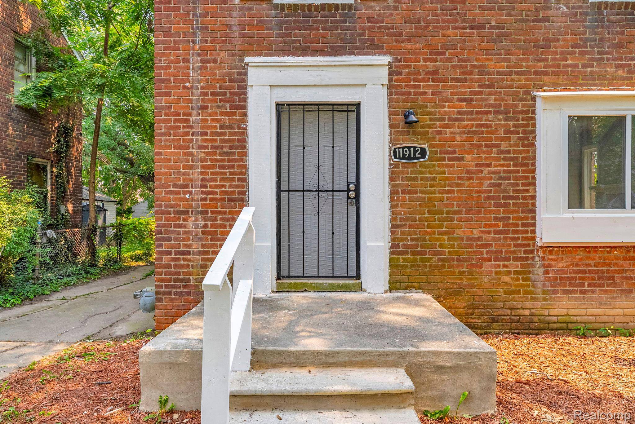 Detroit, MI 48224,11912 Lakepointe ST