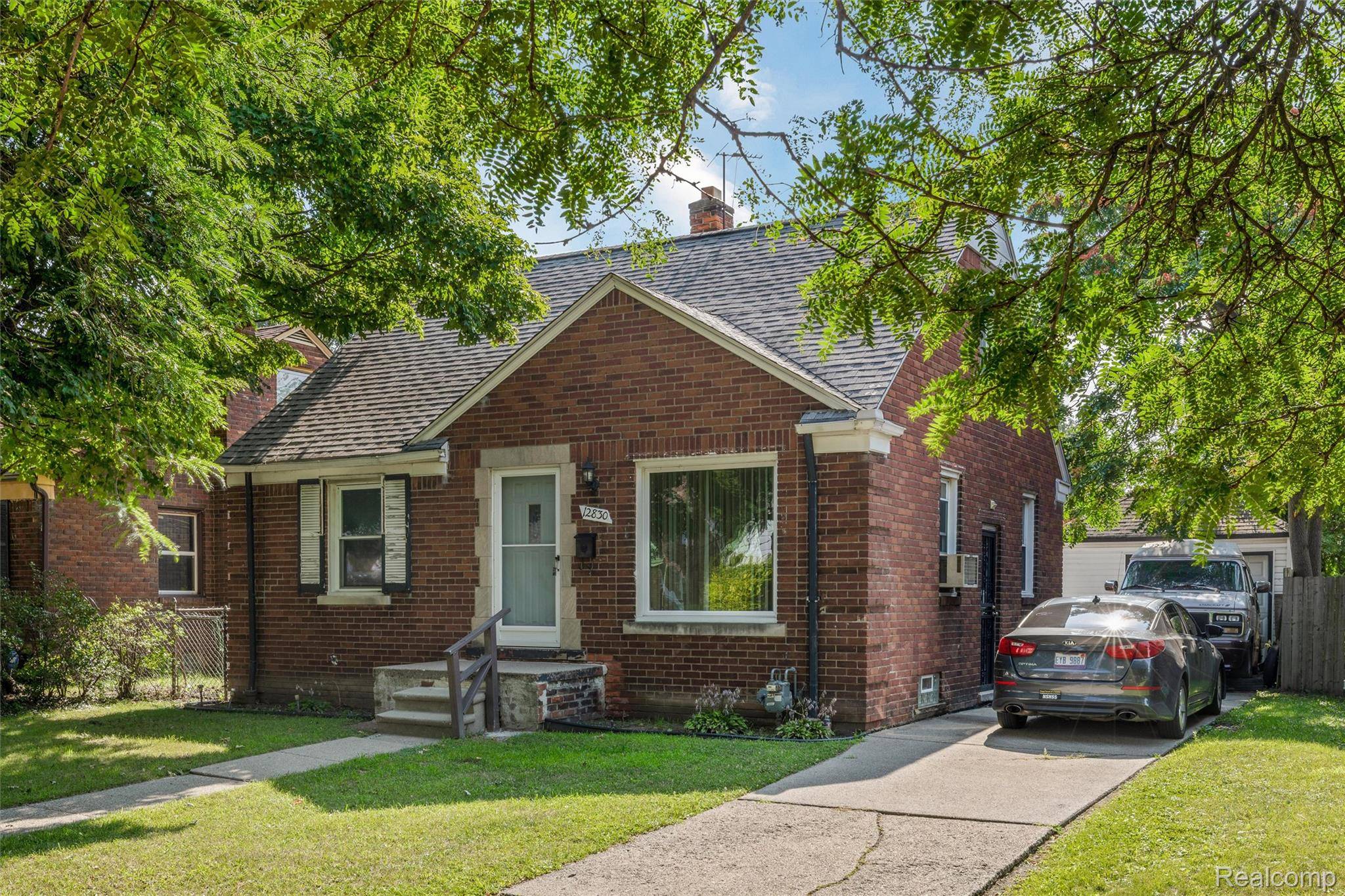 Detroit, MI 48224,12830 Riad ST