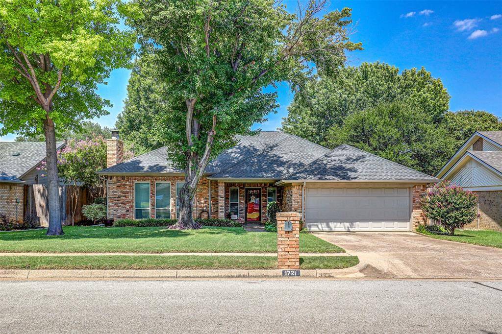 1721 Saxon Drive, Bedford, TX 76021