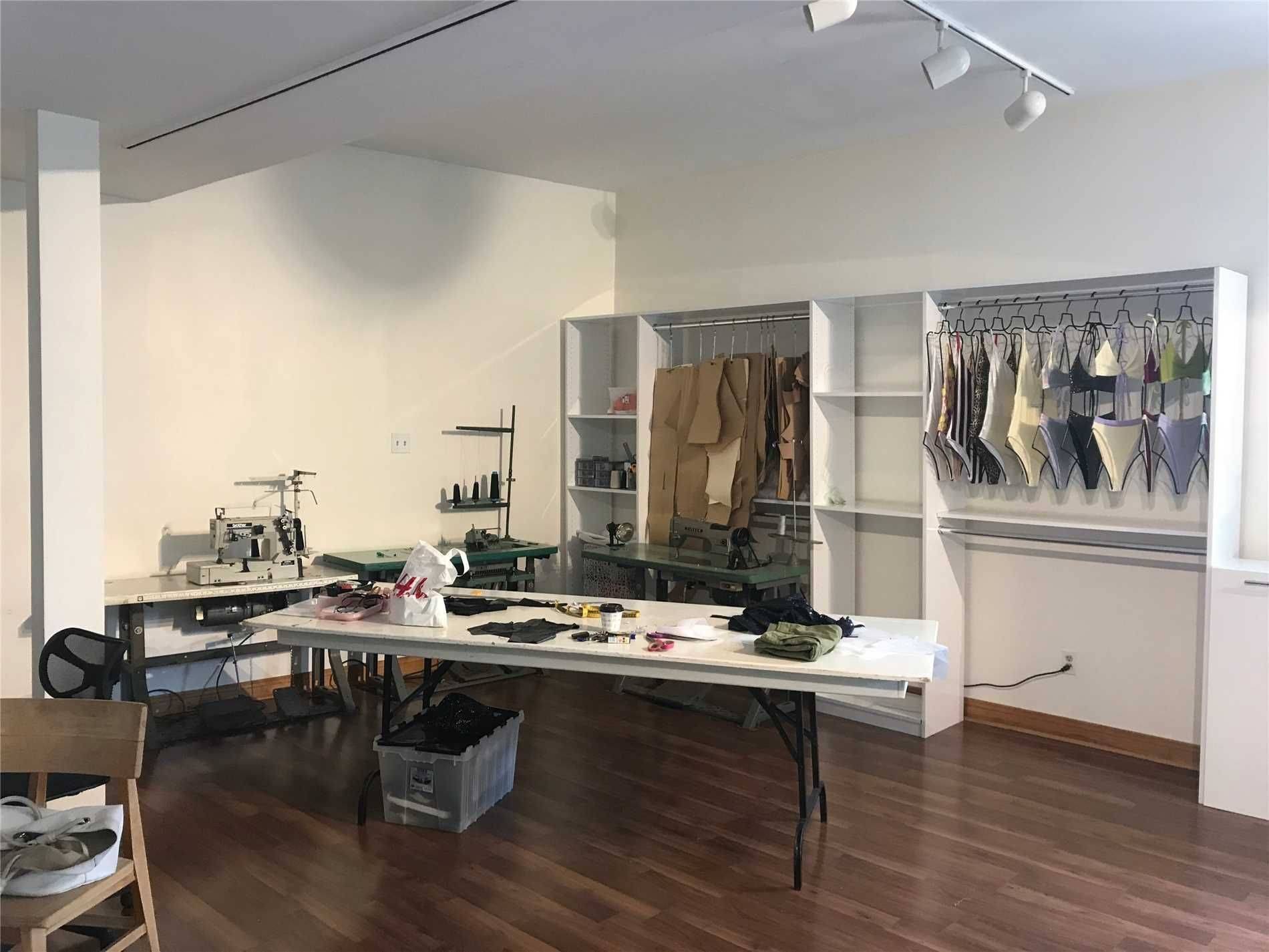 Toronto C01, ON M5S 1G6,102 Harbord ST #UPSTAIRS