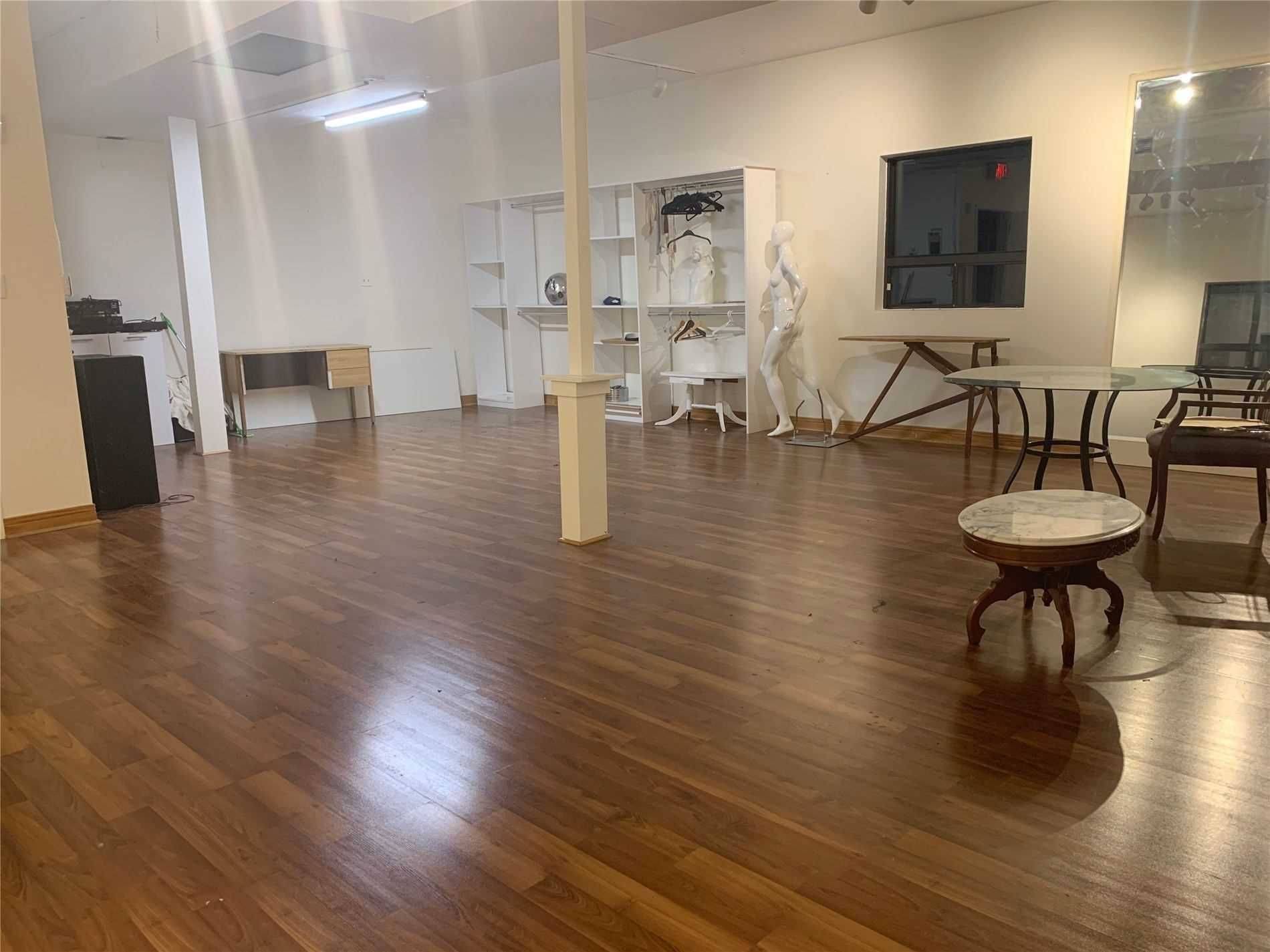 Toronto C01, ON M5S 1G6,102 Harbord ST #UPSTAIRS