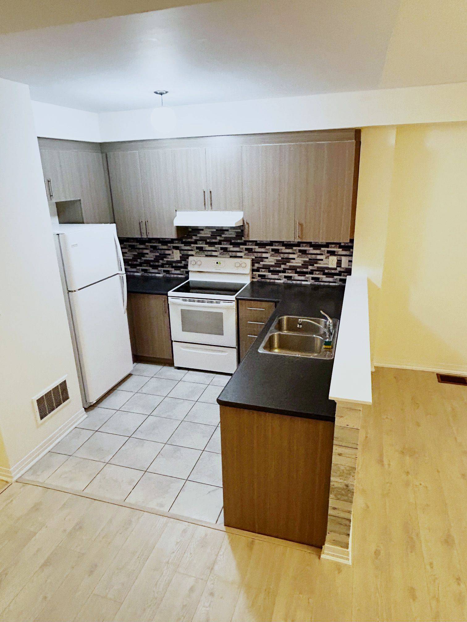 Barrie, ON L4N 9K5,11 Bedford Estates CRES