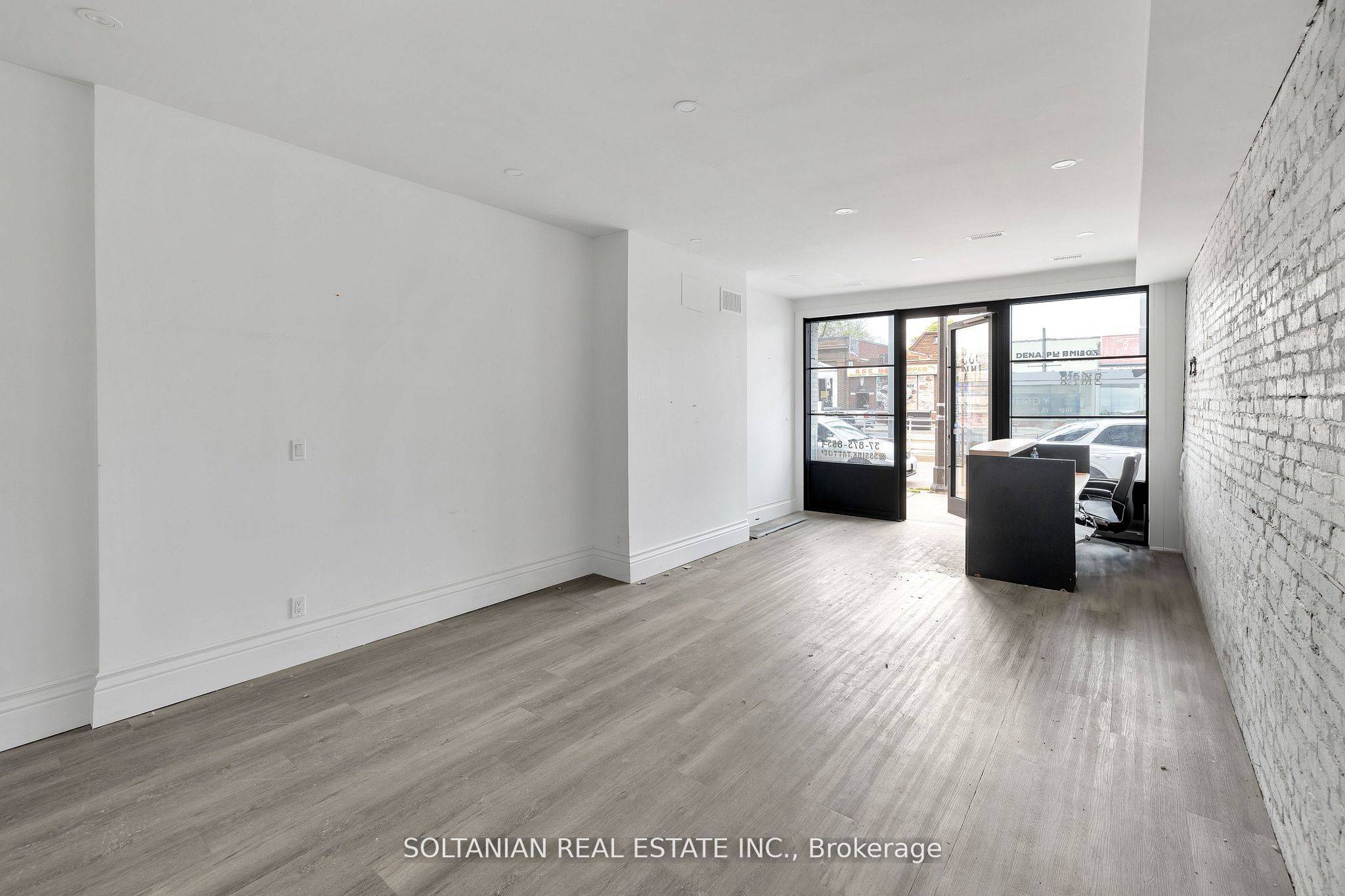 Toronto W03, ON M6N 1J3,1742 St Clair AVE W