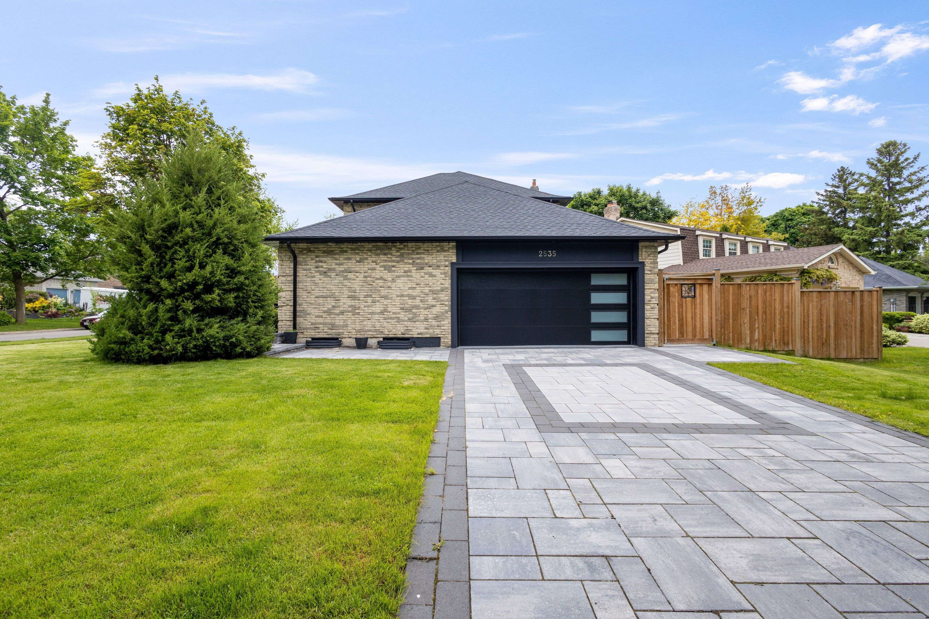 Mississauga, ON L5K 2G2,2535 Robin DR