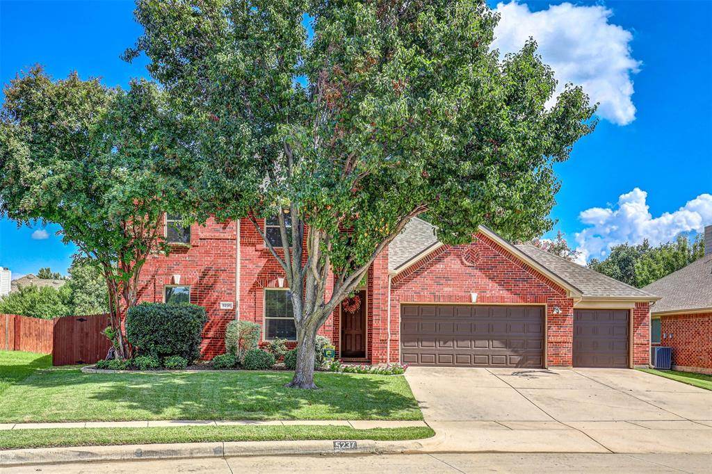 5237 Scenic Point Drive, Fort Worth, TX 76244