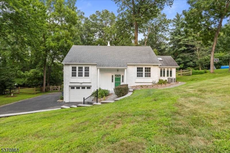 Long Hill Twp., NJ 07933,21 Ideal St