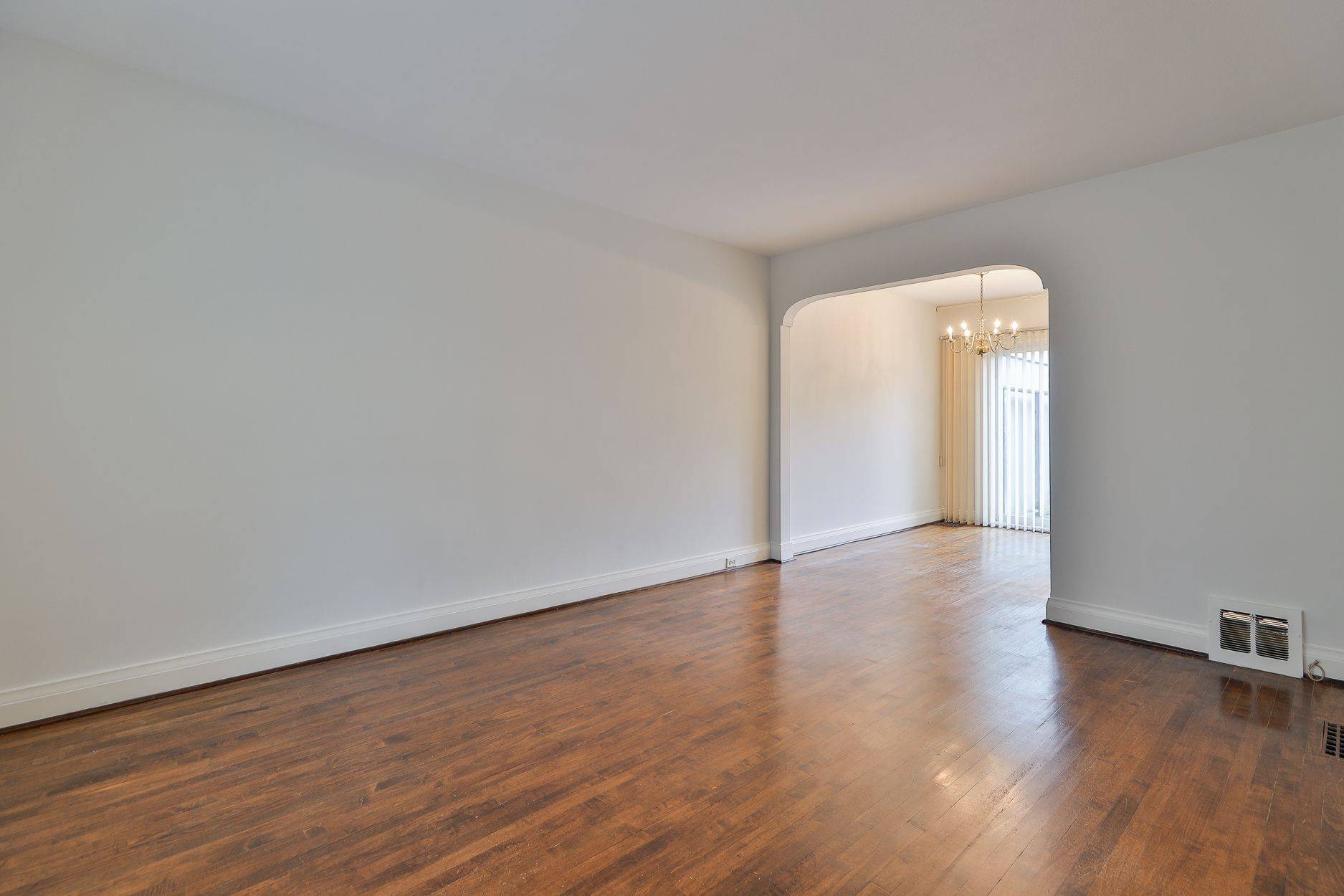 Toronto C11, ON M4G 3X9,340 Laird DR