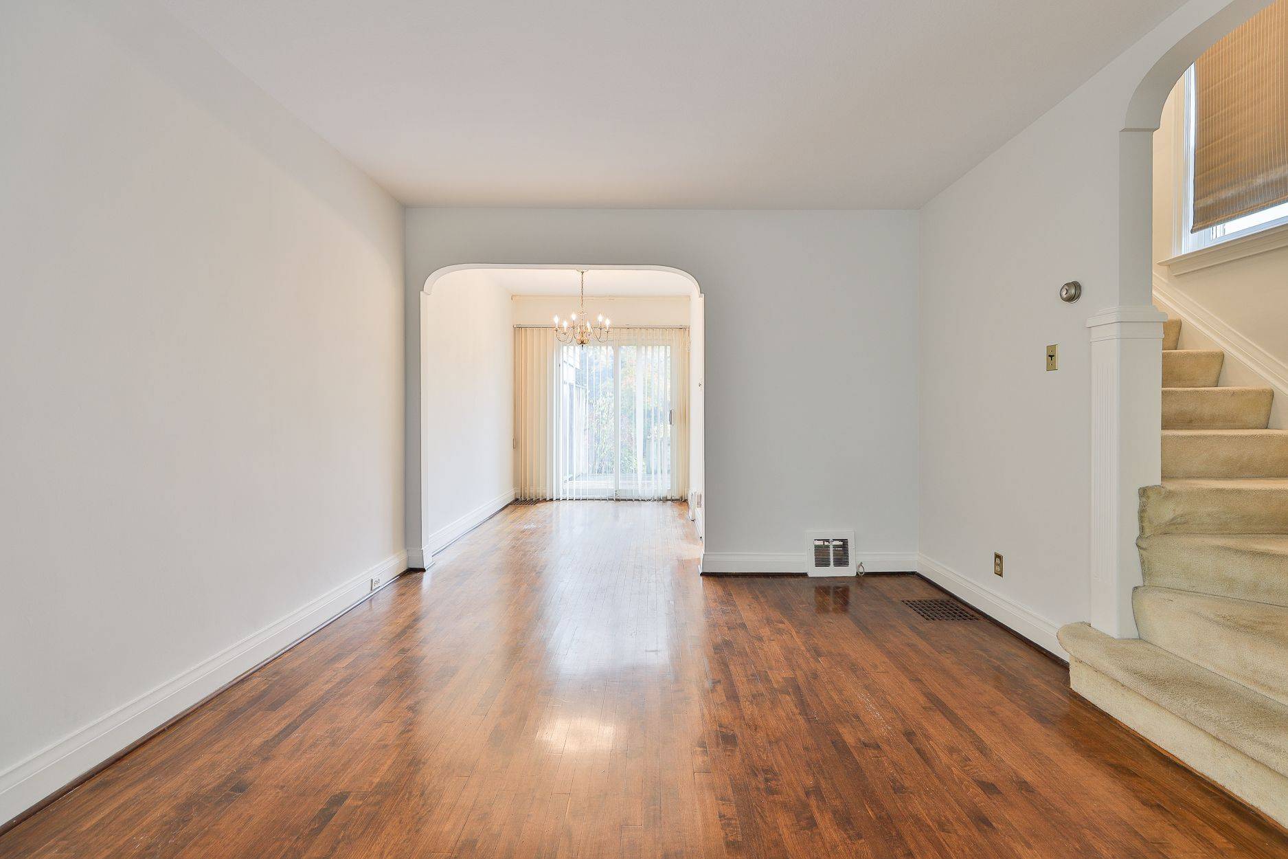 Toronto C11, ON M4G 3X9,340 Laird DR