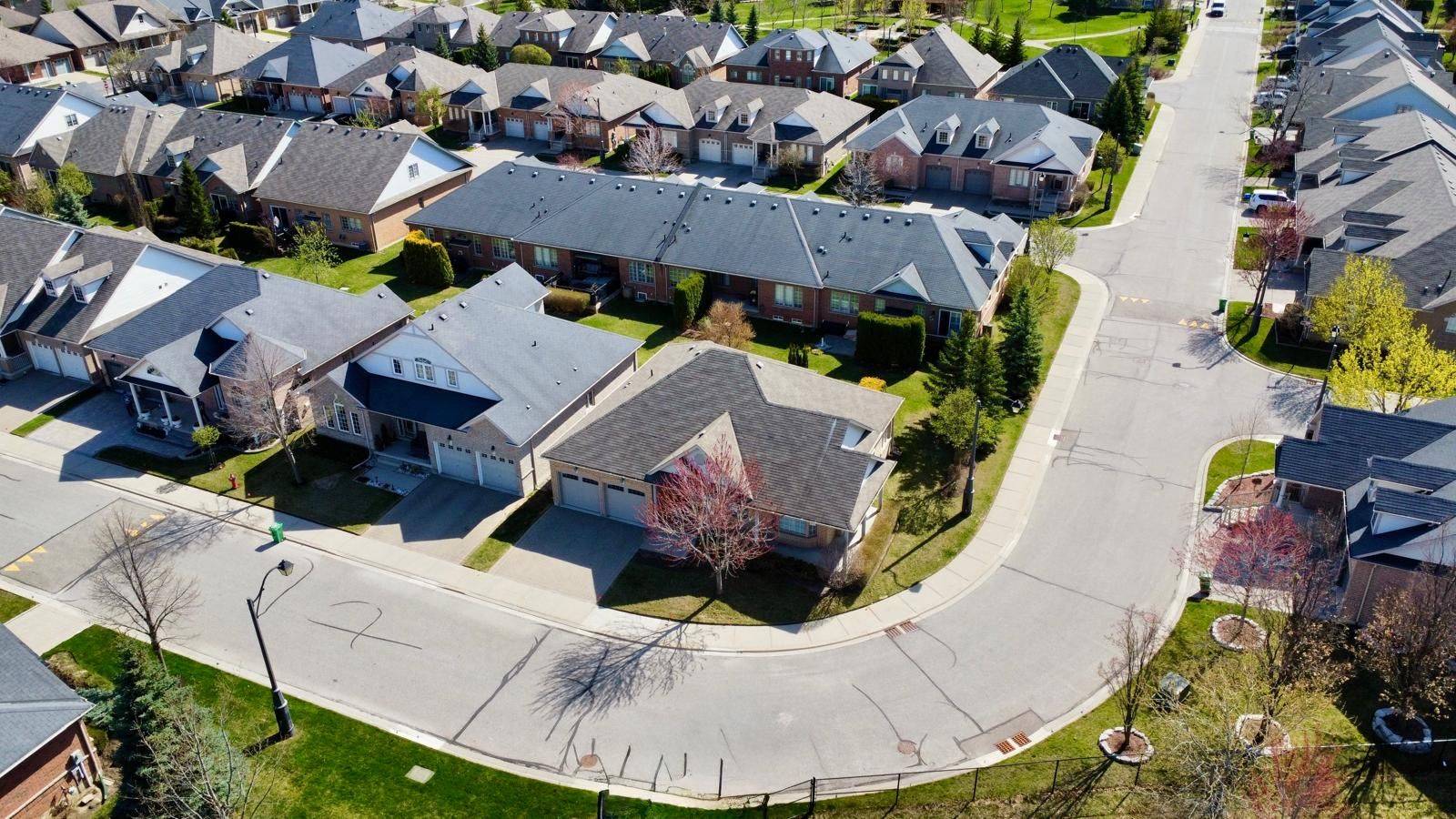 Brampton, ON L6R 0W2,54 Locust DR #34