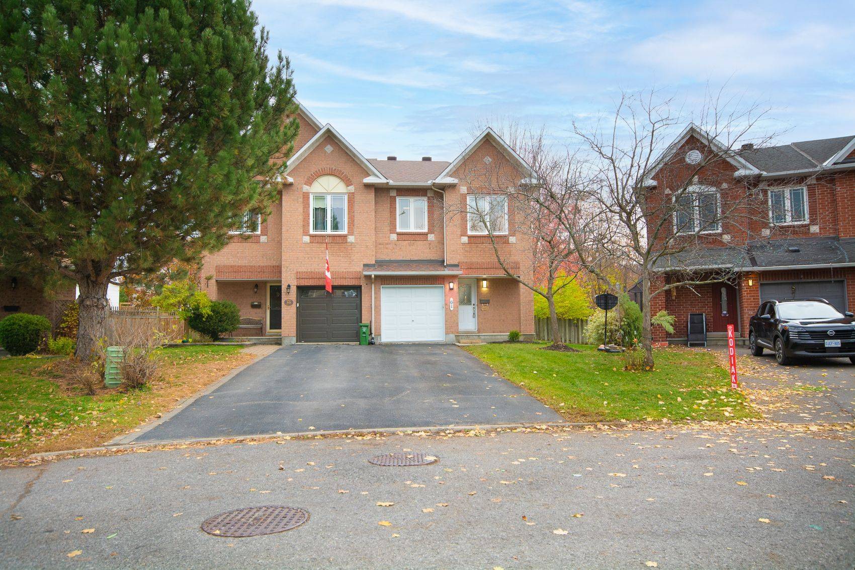 Kanata, ON K2M 2R7,61 Flowertree CRES