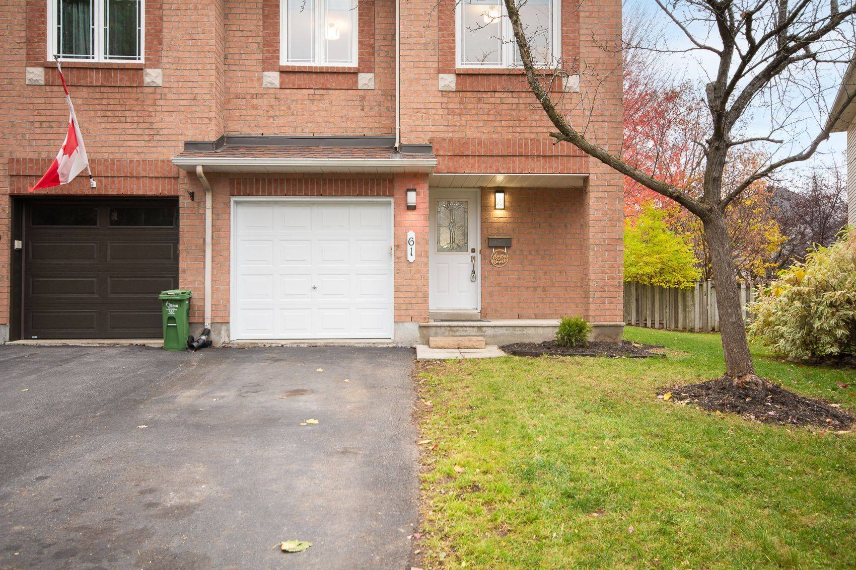 Kanata, ON K2M 2R7,61 Flowertree CRES