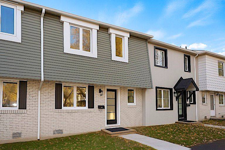 Overbrook - Castleheights And Area, ON K1K 2E9,660 Hochelaga ST #28