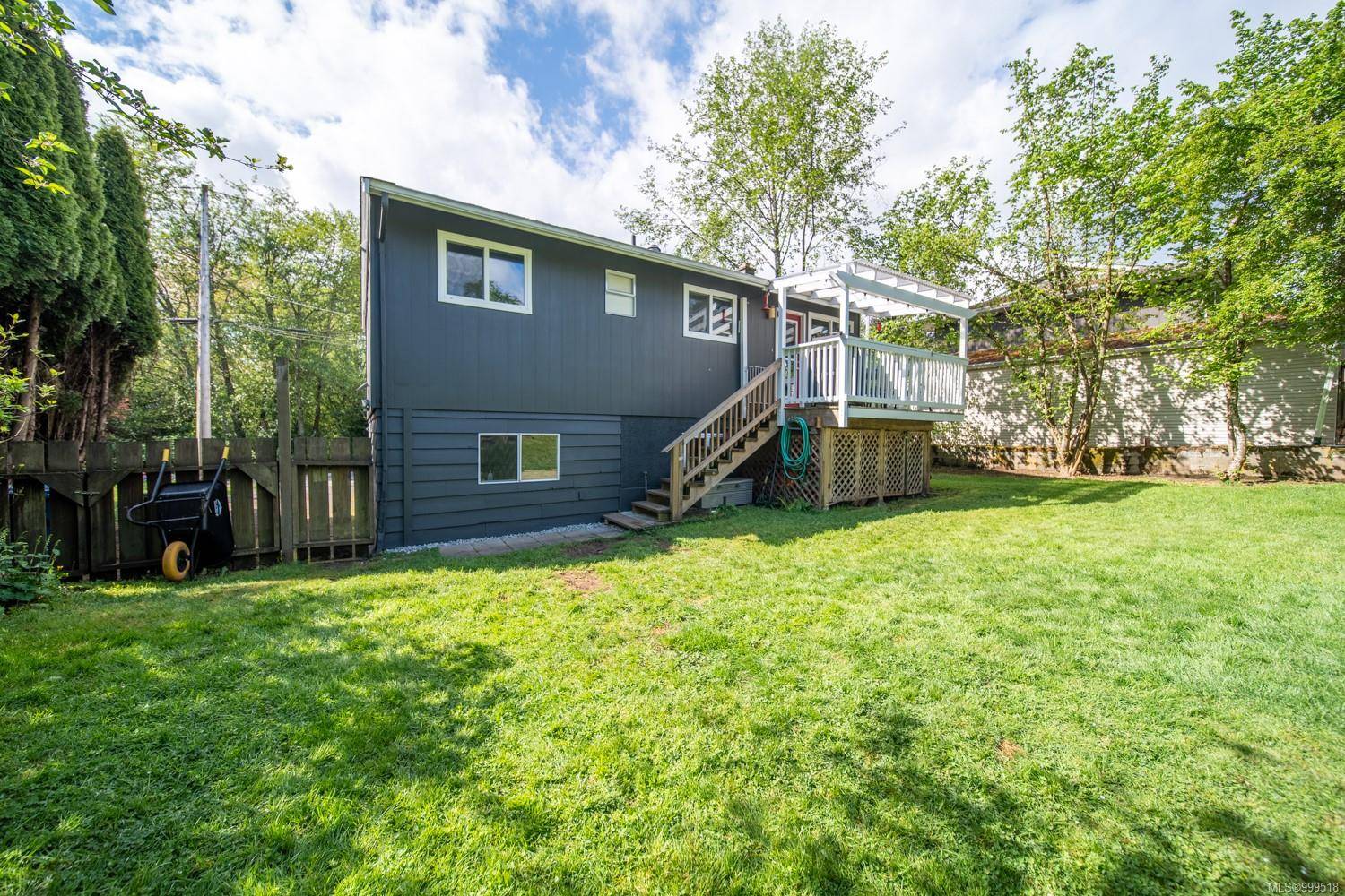 Nanaimo, BC V9R 1X2,676 Beaconsfield Rd