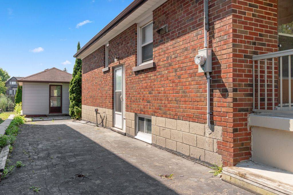 Toronto C07, ON M2R 1C7,35 Farrell AVE