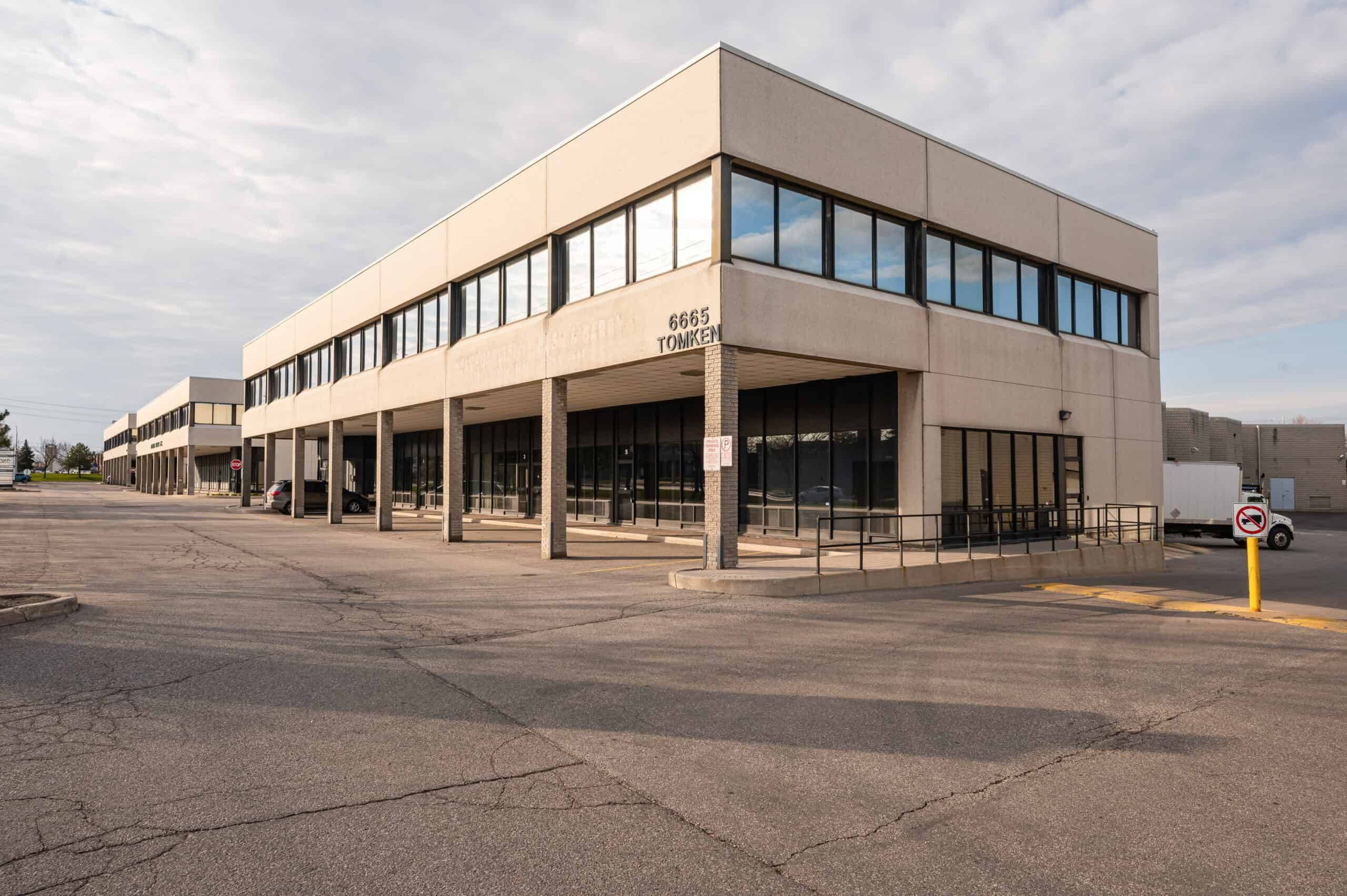 Mississauga, ON L5T 2J6,6665 Tomken RD #7-8