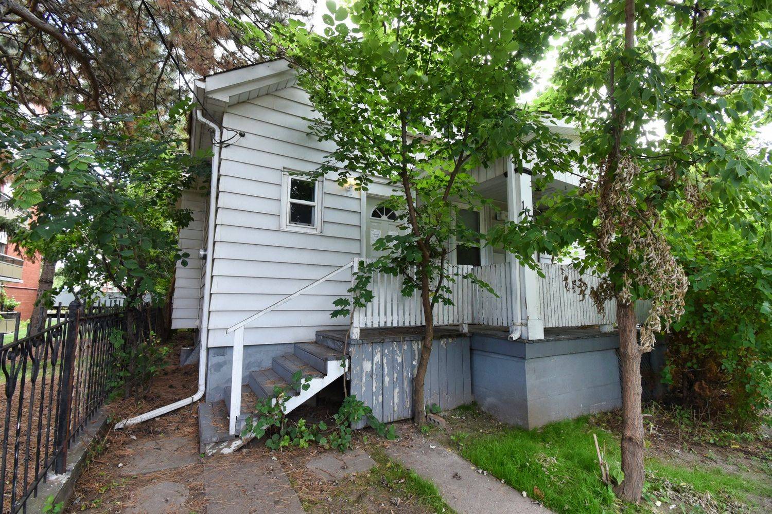 Hamilton, ON L8M 2Z5,167 Prospect ST S