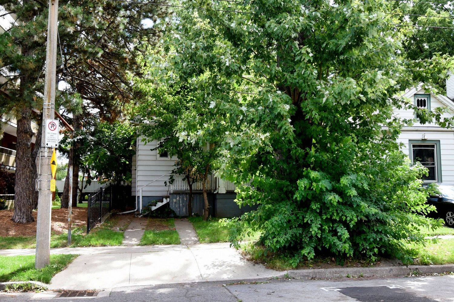 Hamilton, ON L8M 2Z5,167 Prospect ST S