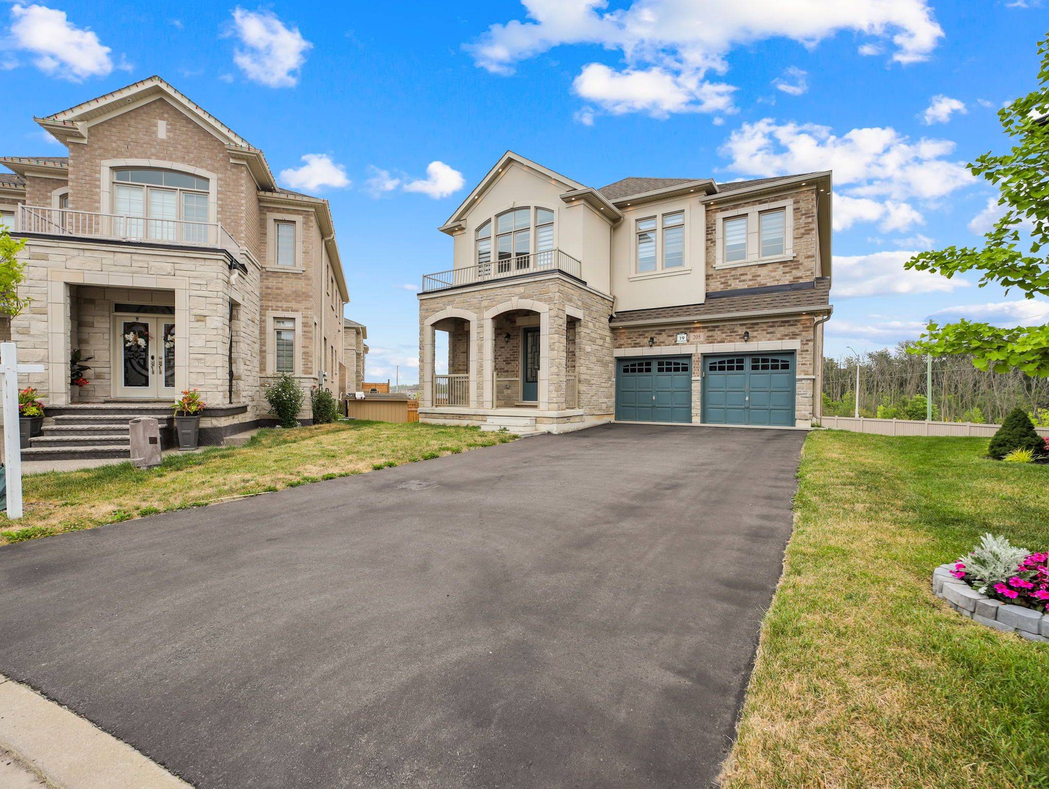 Hamilton, ON L8B 1X7,205 Agro ST