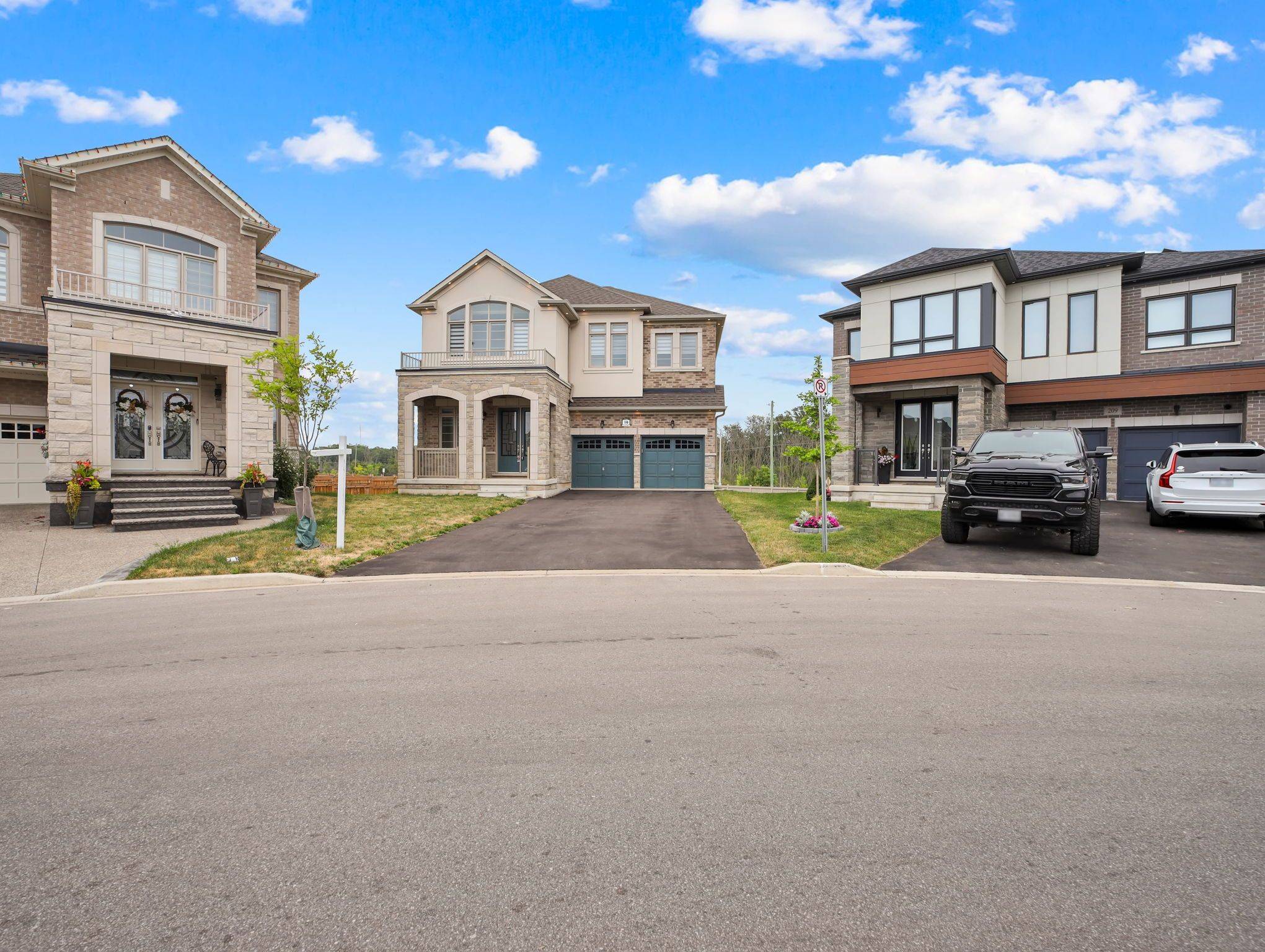 Hamilton, ON L8B 1X7,205 Agro ST