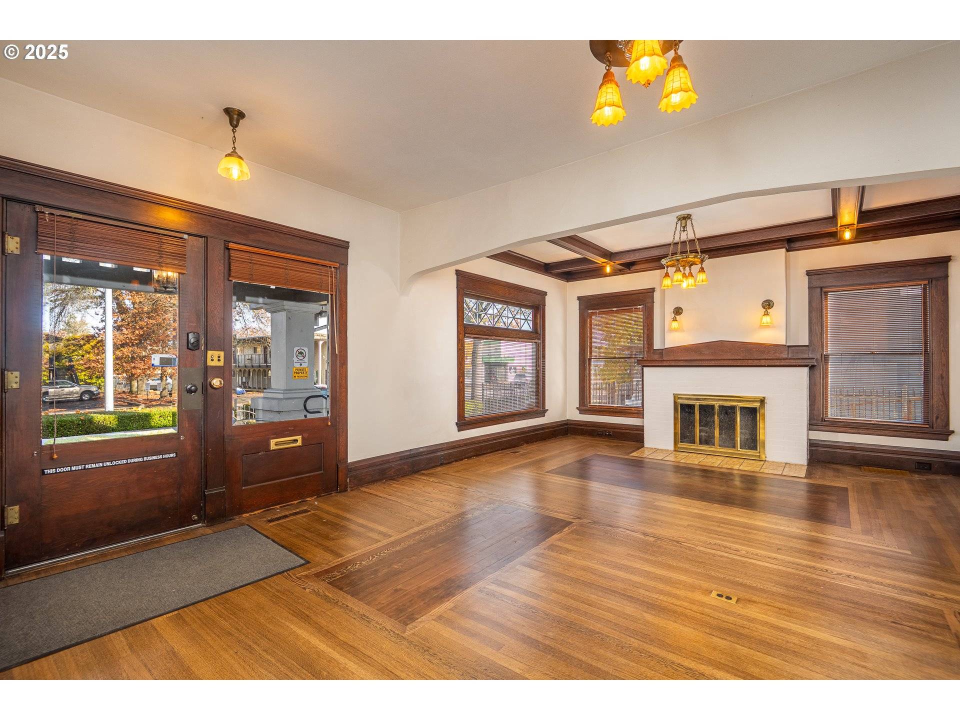 Eugene, OR 97402,990 W 7TH AVE