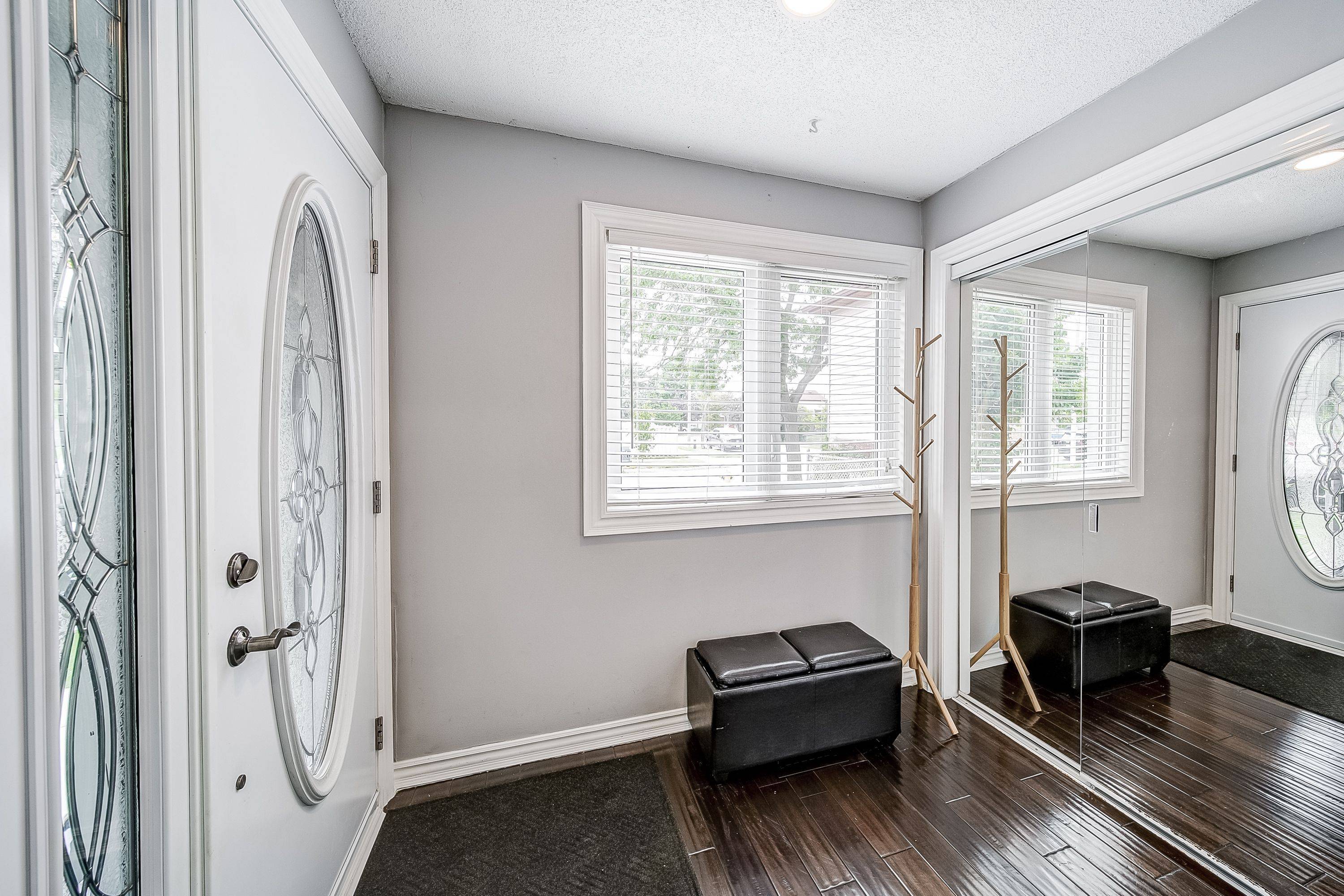 Toronto W10, ON M9V 4J3,31 Shalom CRES