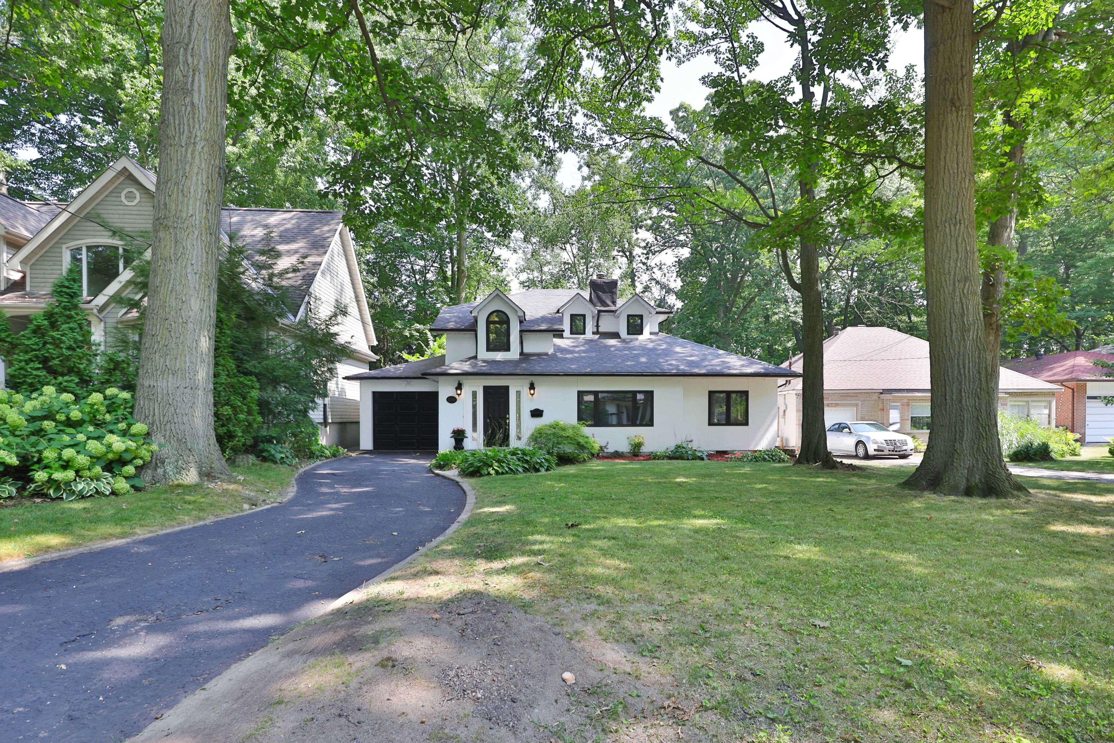 Mississauga, ON L5G 3C5,1389 Milton AVE