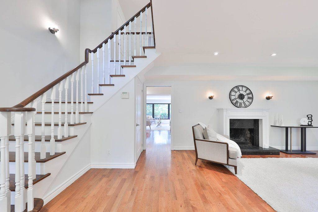 Mississauga, ON L5G 3C5,1389 Milton AVE