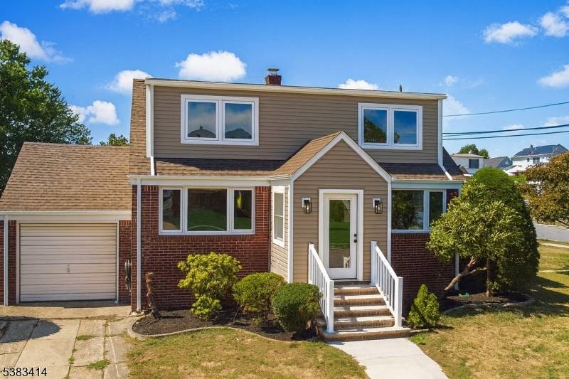 Elmwood Park Boro, NJ 07407,4 Page St