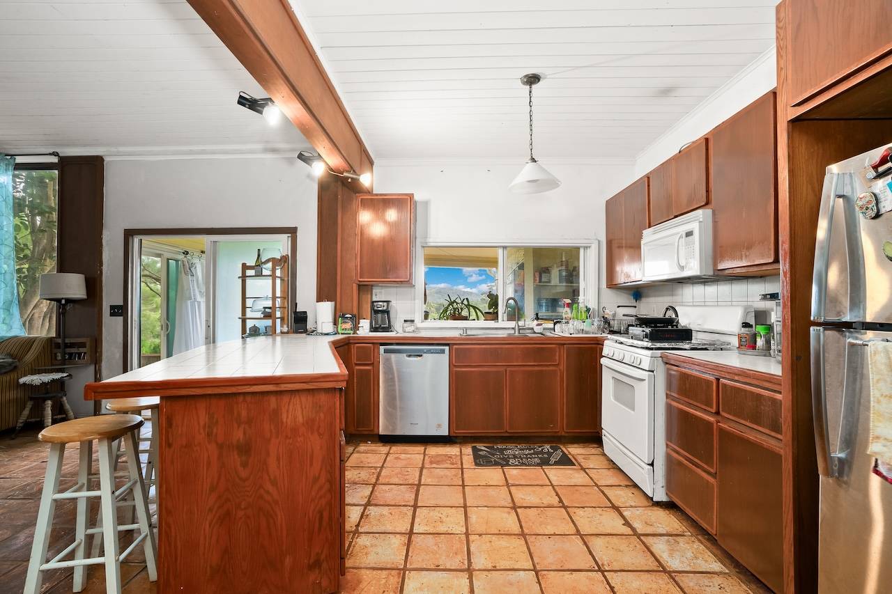 Kalaheo, HI 96741,5094 PUUWAI RD