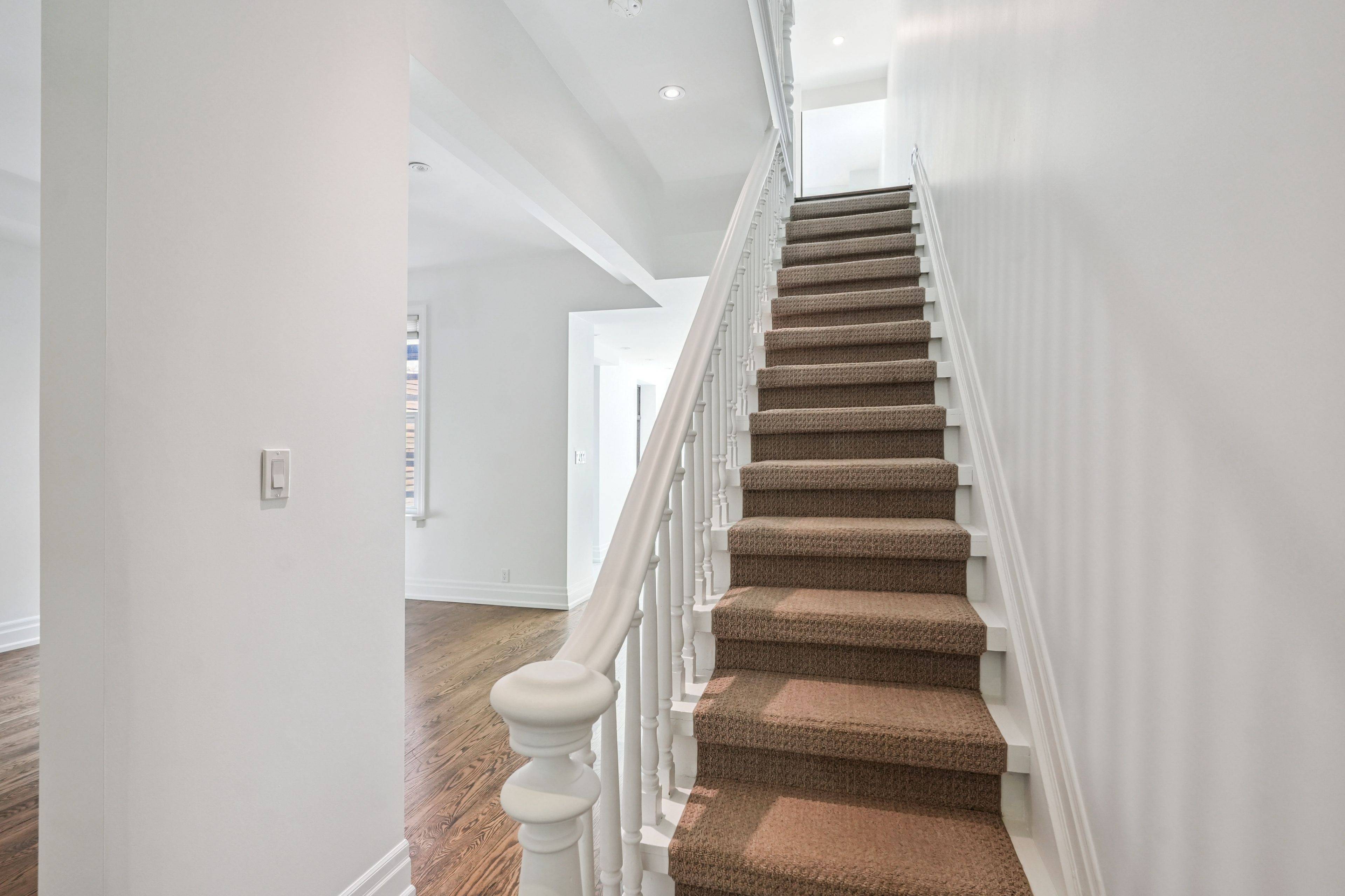 Toronto C01, ON M6G 2V7,520 Manning AVE