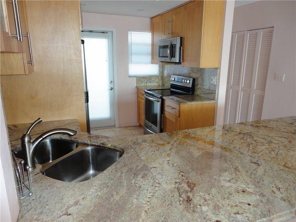 Pompano Beach, FL 33062,750 N Ocean Blvd #810