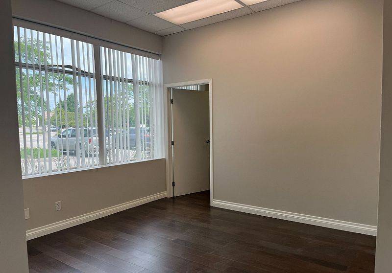 Mississauga, ON L5L 5Y6,3200 Ridgeway DR #16