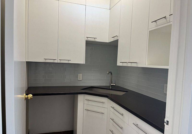 Mississauga, ON L5L 5Y6,3200 Ridgeway DR #16