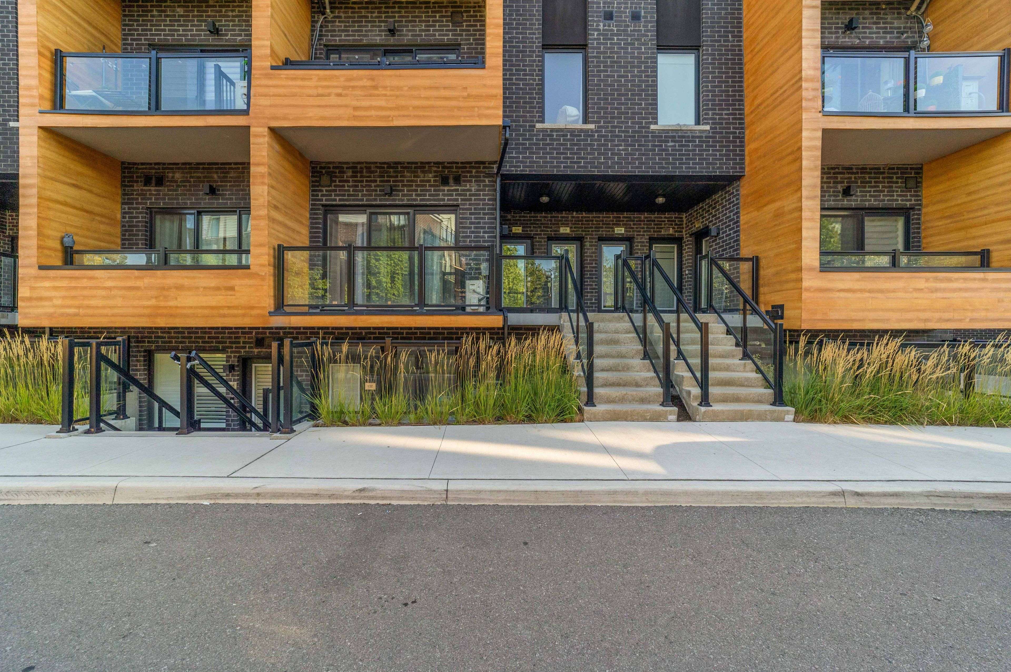 Mississauga, ON L5J 0B6,1165 Journeyman LN #213