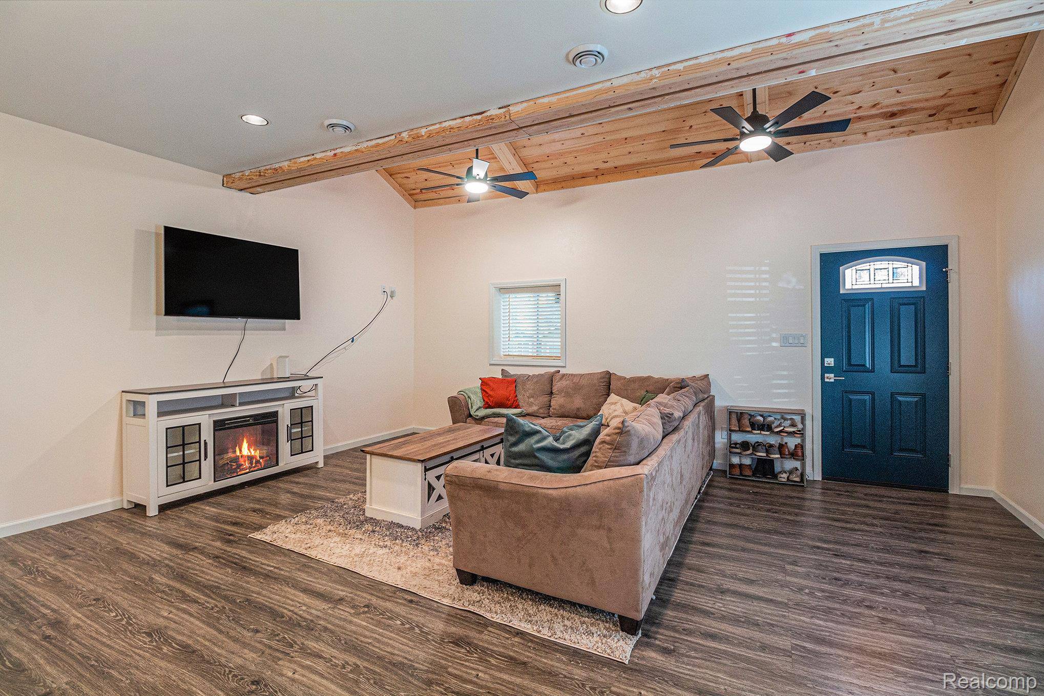 Milford, MI 48380,207 Woodbine DR