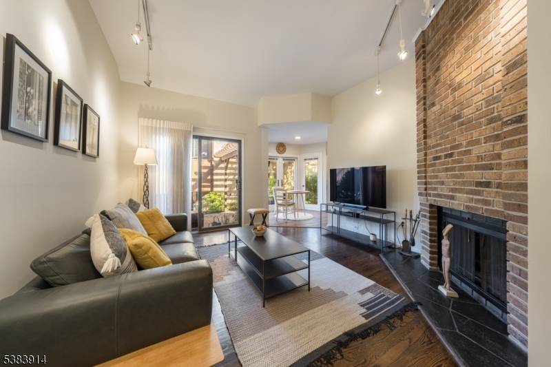 Madison Boro, NJ 07940,3 Esti Ct