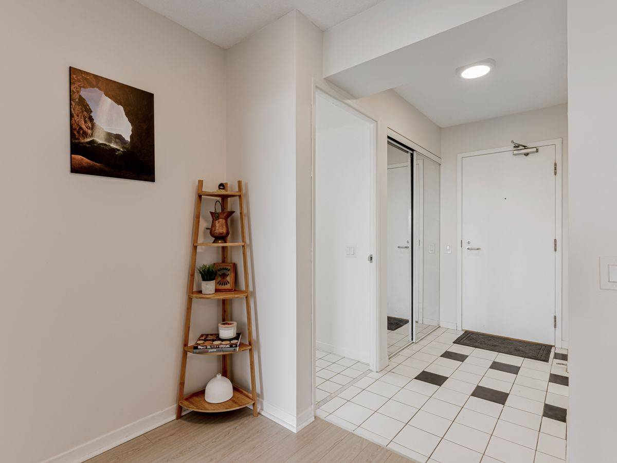 Toronto C11, ON M4H 1P2,21 Overlea BLVD #1006