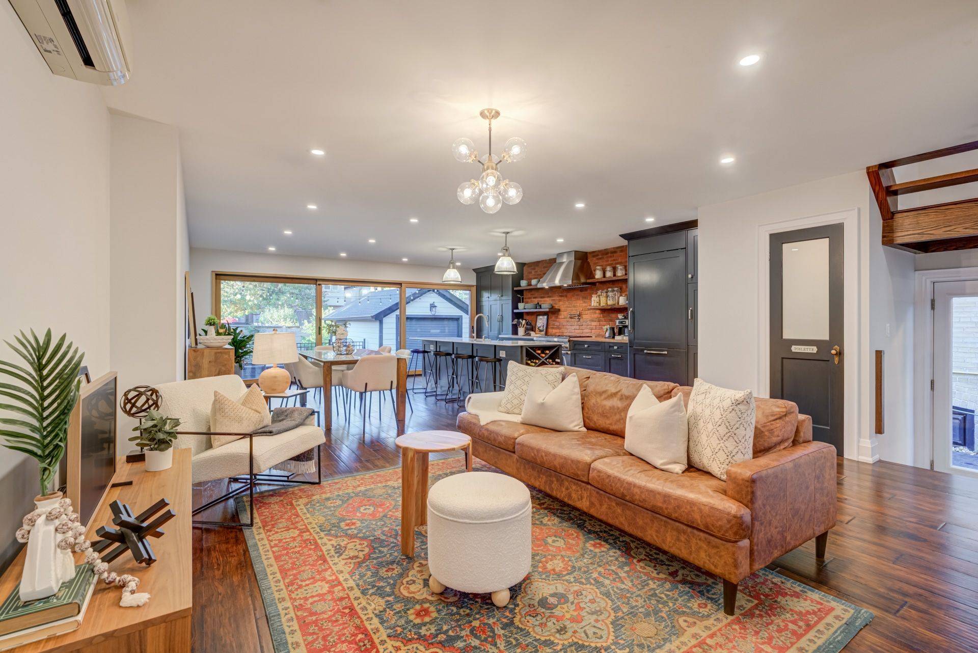 Toronto W07, ON M8Y 2N8,14 Meadowvale DR