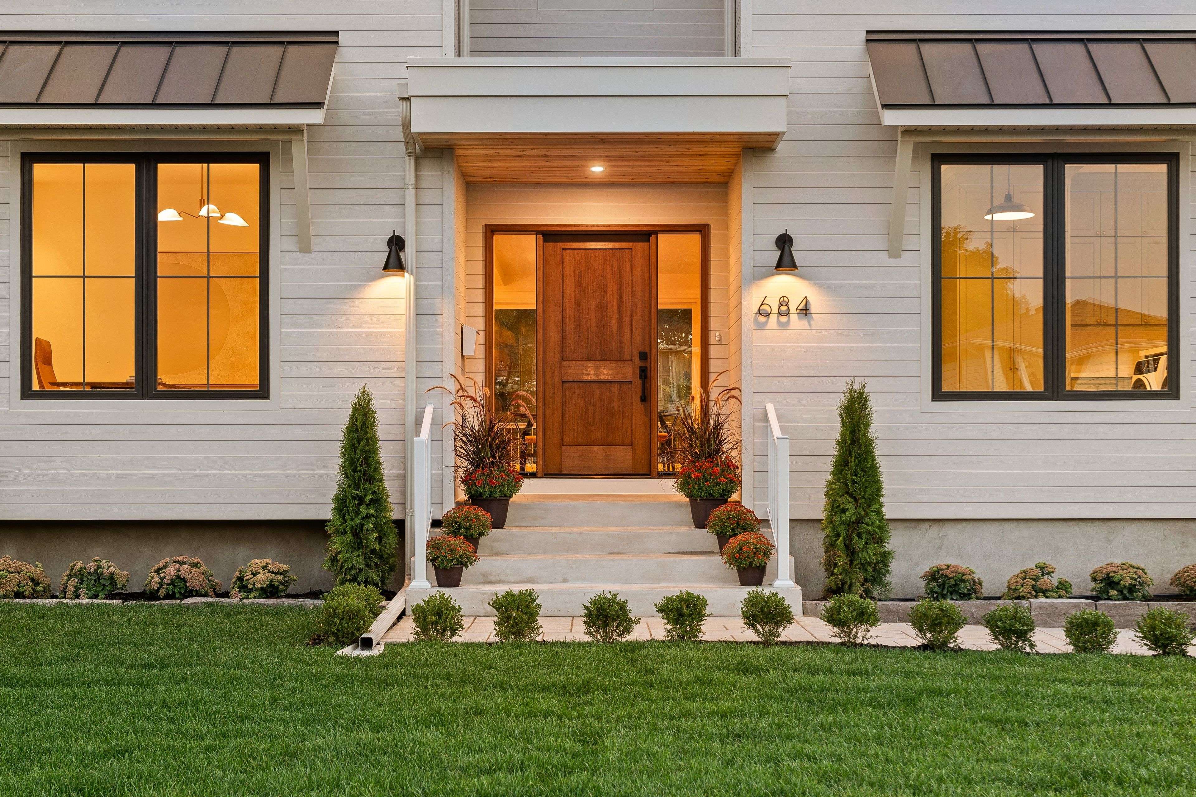 Burlington, ON L7R 3B9,684 Peele BLVD