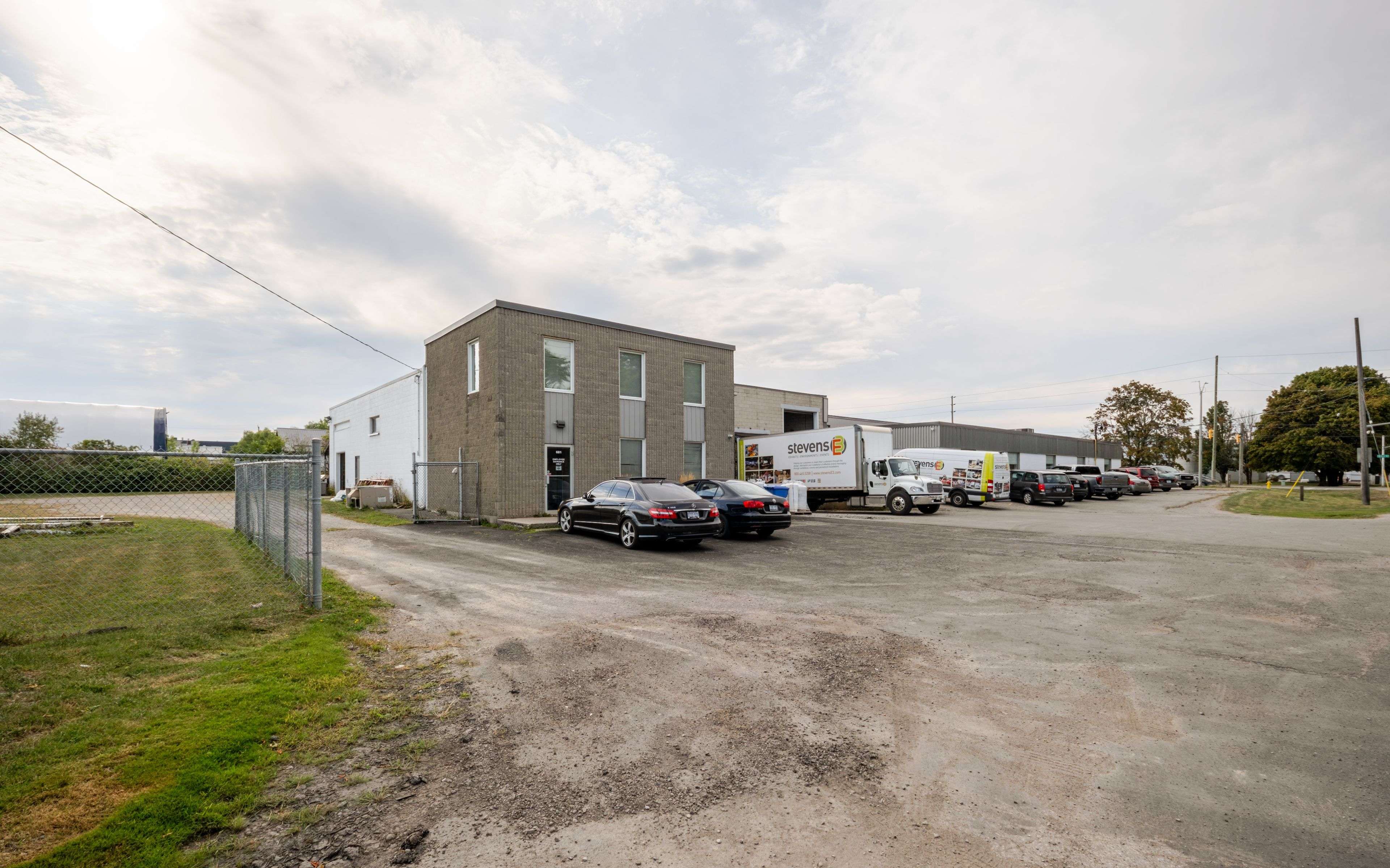 London East, ON N5V 2Z7,2101 Oxford ST E