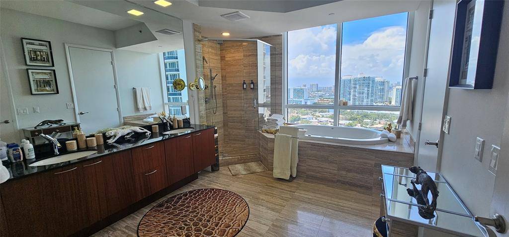 Sunny Isles Beach, FL 33160,15901 Collins Ave #2104